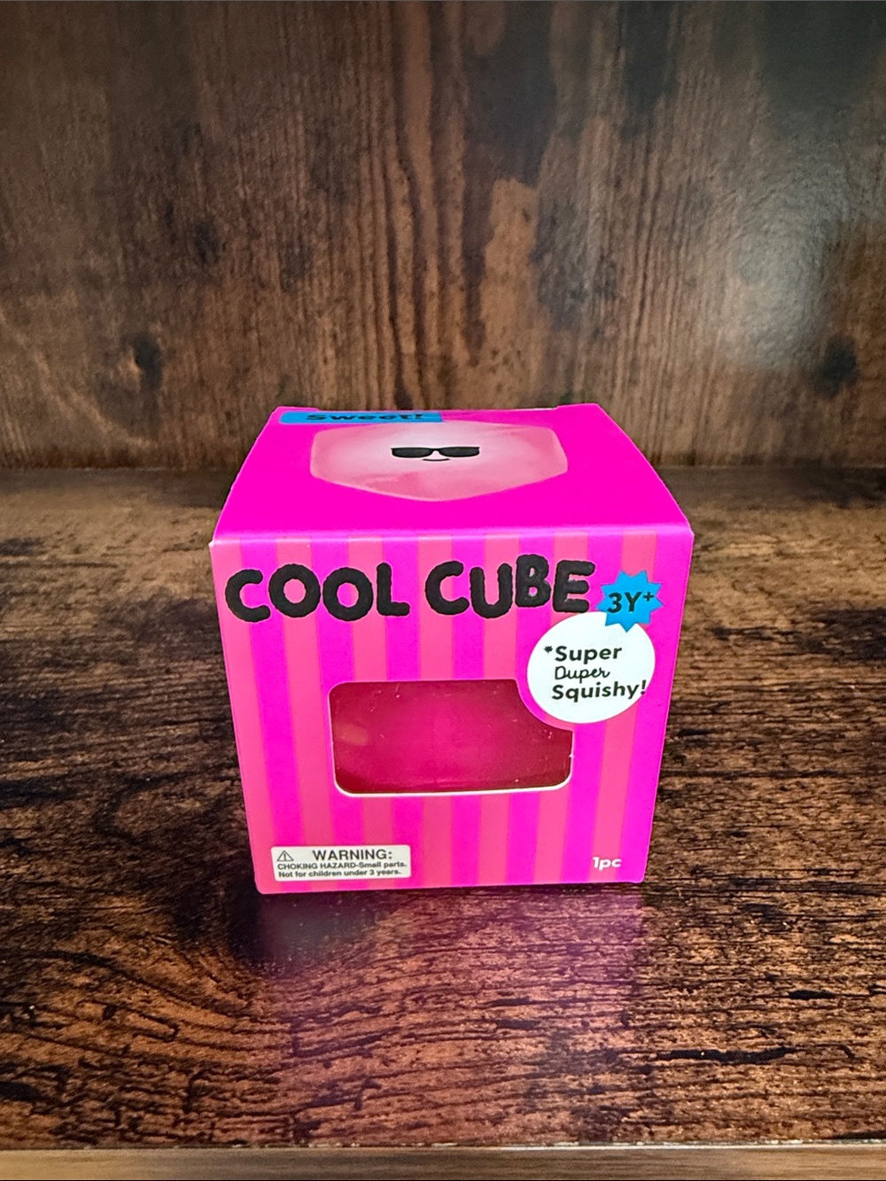 🍓 Cool Cube Squishy - Bright Hot Pink Box